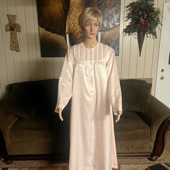 Vintage~ Christian Dior ~Size Large Pink Elegant Nightgown